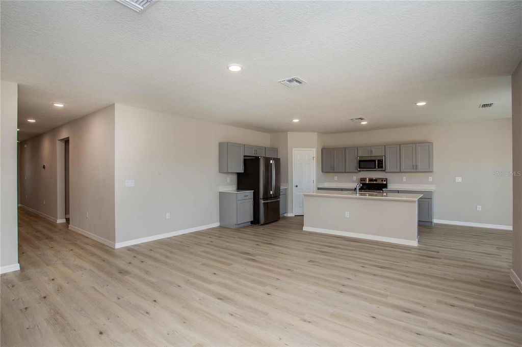 Image 13 of property listing at 2167 LAWSON WAY, Zephyrhills, FL 33541