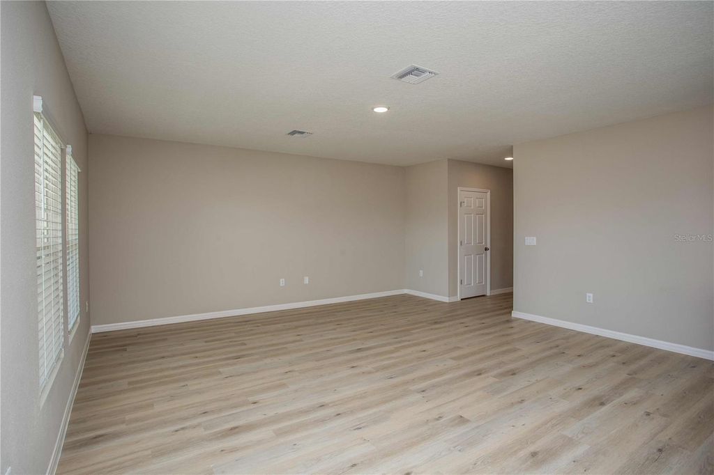 Image 15 of property listing at 2167 LAWSON WAY, Zephyrhills, FL 33541