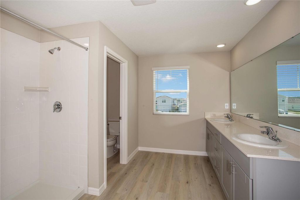 Image 6 of property listing at 2167 LAWSON WAY, Zephyrhills, FL 33541