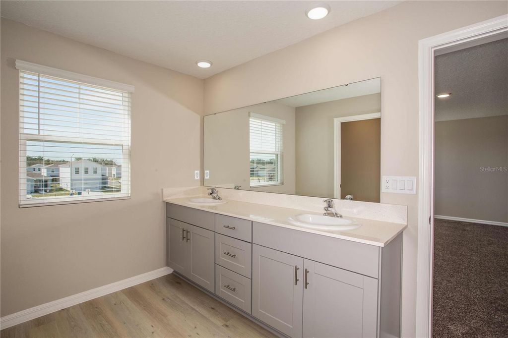 Image 8 of property listing at 2167 LAWSON WAY, Zephyrhills, FL 33541