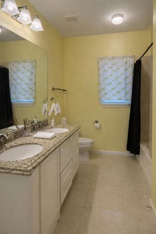 1111 Mabry Road, Gilchrist, TX 77617