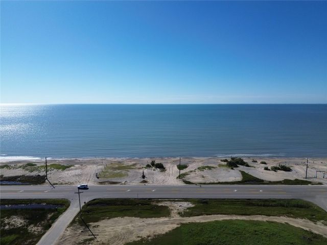 1111 Mabry Road, Gilchrist, TX 77617