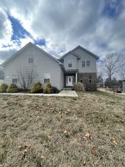 1501 Trainer Rd, Clarksville, TN 37042