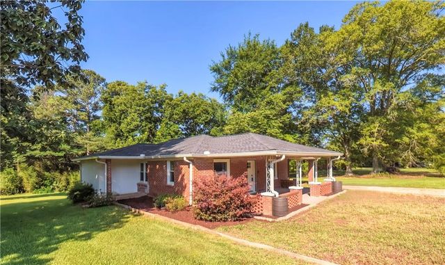 2986 Hilltop Dr, Buchanan, GA 30113