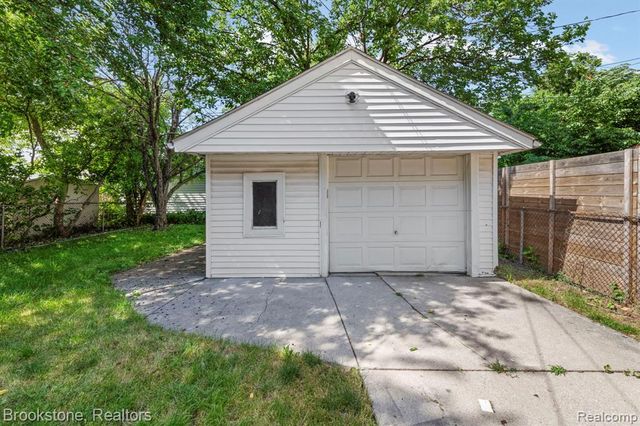 18099 Rosetta Avenue, Eastpointe, MI 48021