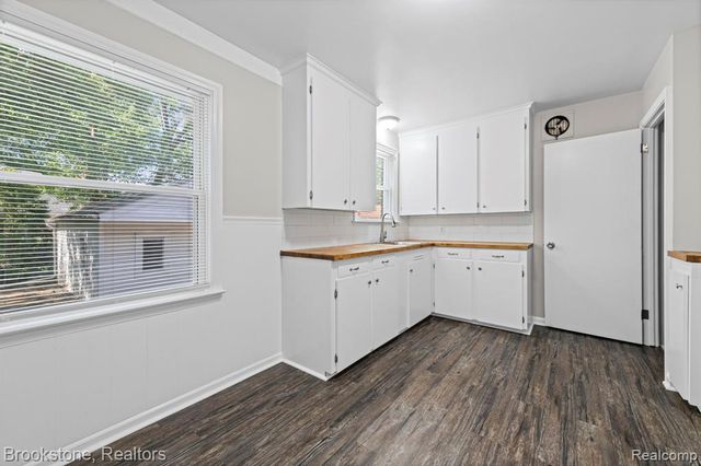18099 Rosetta Avenue, Eastpointe, MI 48021