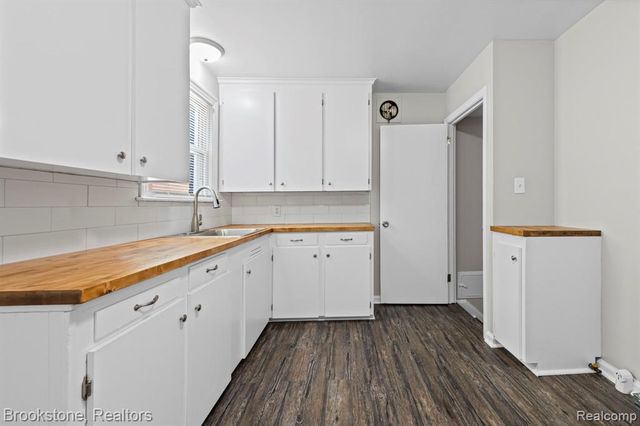 18099 Rosetta Avenue, Eastpointe, MI 48021