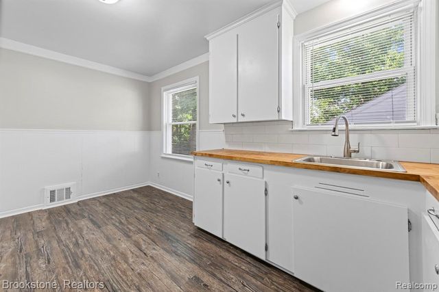 18099 Rosetta Avenue, Eastpointe, MI 48021