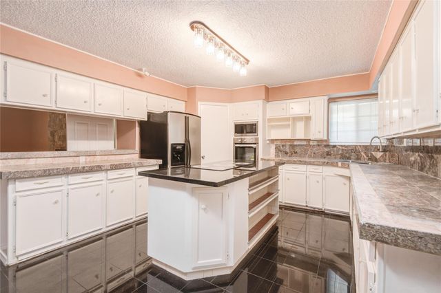 902 Ashford Parkway Parkway, Houston, TX 77077