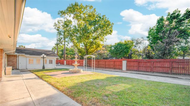902 Ashford Parkway Parkway, Houston, TX 77077