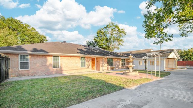 902 Ashford Parkway Parkway, Houston, TX 77077