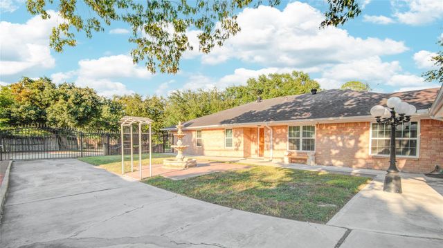 902 Ashford Parkway Parkway, Houston, TX 77077