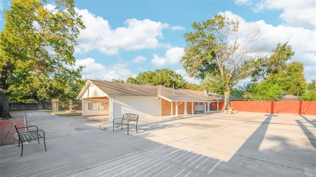 902 Ashford Parkway Parkway, Houston, TX 77077