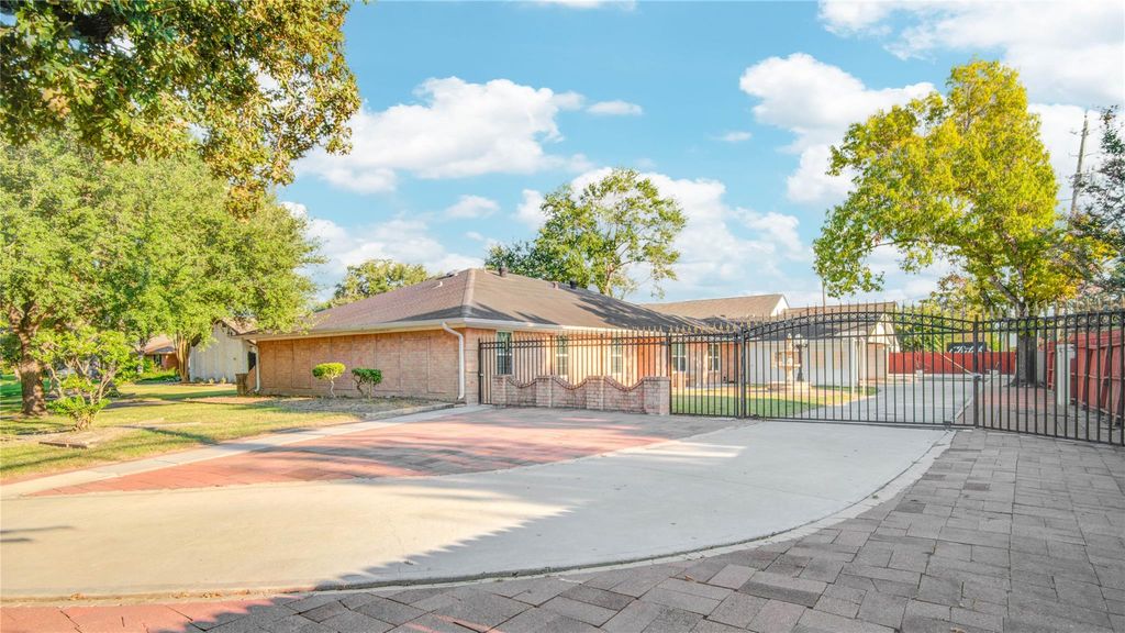 902 Ashford Parkway Parkway, Houston, TX 77077