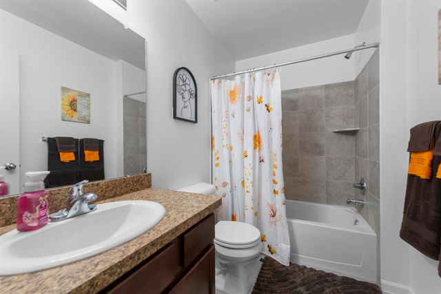 51876 E Pointe Lane, Chesterfield Twp, MI 48051