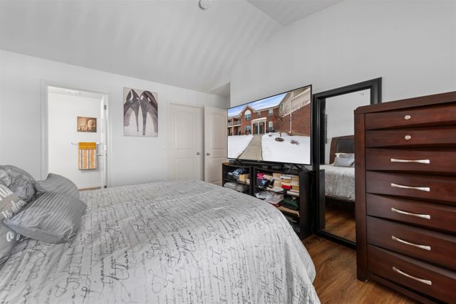 51876 E Pointe Lane, Chesterfield Twp, MI 48051