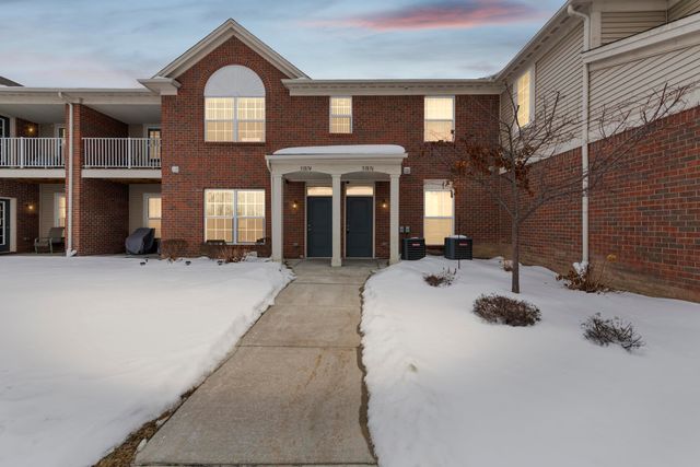 51876 E Pointe Lane, Chesterfield Twp, MI 48051