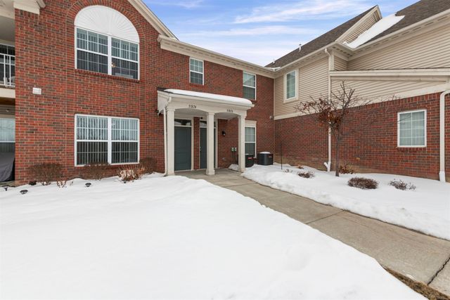 51876 E Pointe Lane, Chesterfield Twp, MI 48051