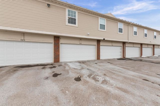 51876 E Pointe Lane, Chesterfield Twp, MI 48051