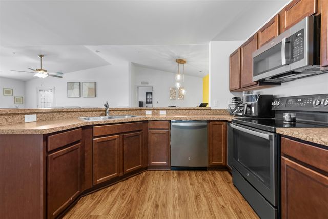 51876 E Pointe Lane, Chesterfield Twp, MI 48051