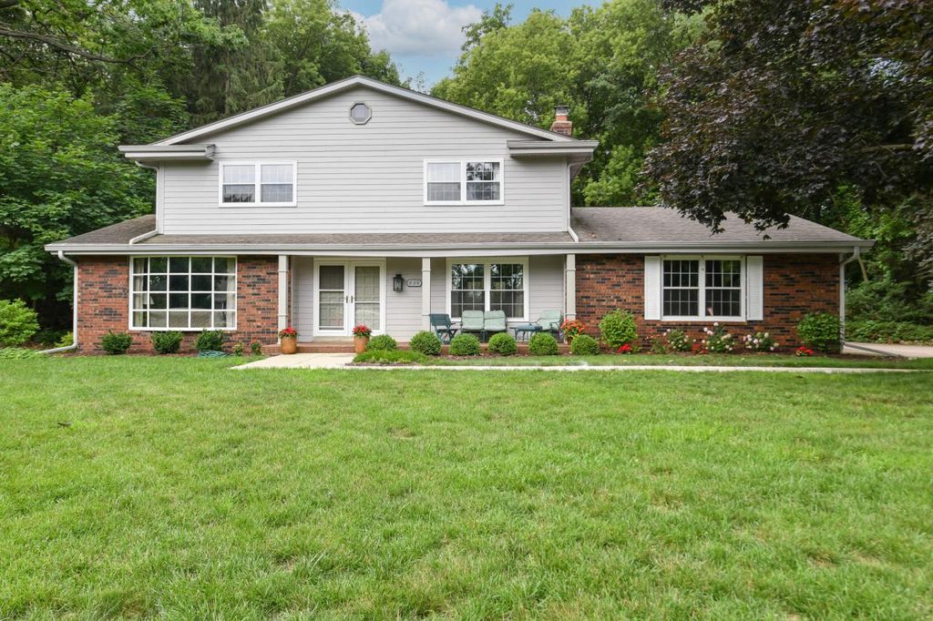 836 Hawks Hollow, Delafield, WI 53018