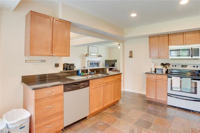 2220 Rock Lake LOOP, Virginia Beach, VA 23456