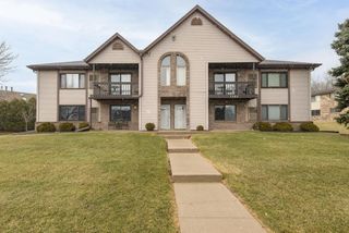 1343 Meadowcreek DRIVE #D, Pewaukee, WI 53072