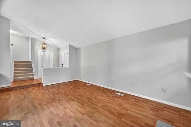137 S FOX RD, Sterling, VA 20164