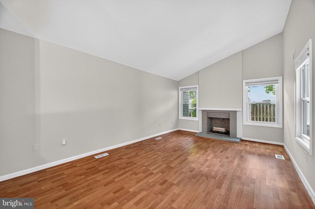 137 S FOX RD, Sterling, VA 20164