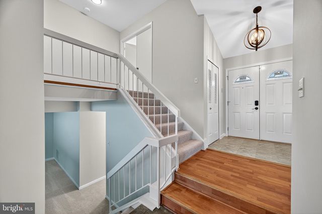 137 S FOX RD, Sterling, VA 20164