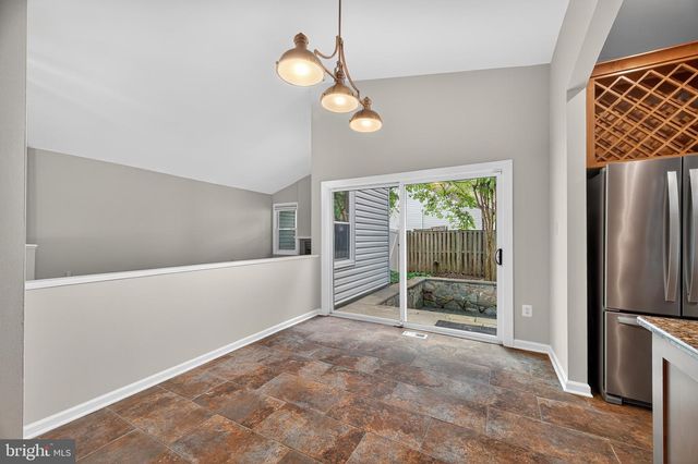 137 S FOX RD, Sterling, VA 20164