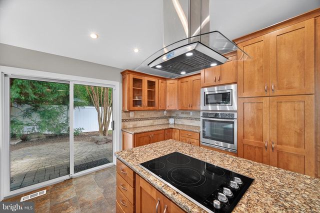 137 S FOX RD, Sterling, VA 20164