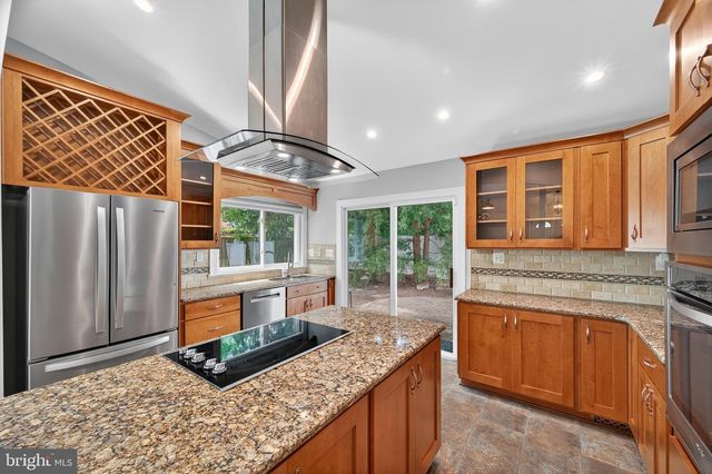 137 S FOX RD, Sterling, VA 20164