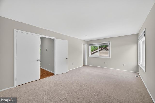 137 S FOX RD, Sterling, VA 20164