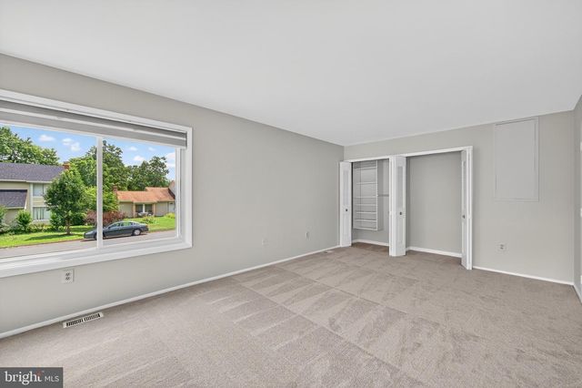 137 S FOX RD, Sterling, VA 20164