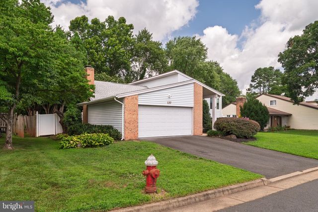 137 S FOX RD, Sterling, VA 20164
