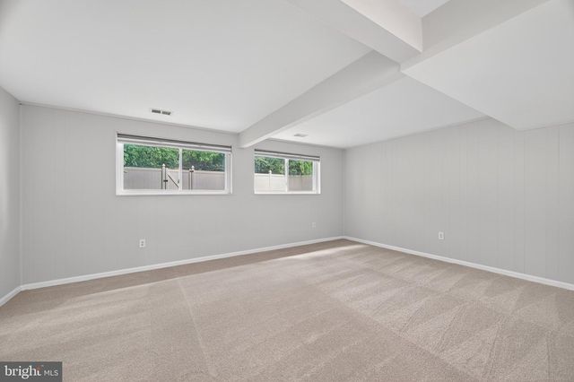 137 S FOX RD, Sterling, VA 20164