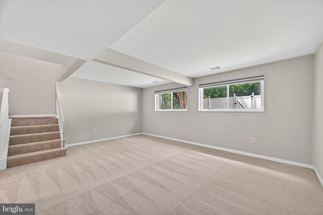 137 S FOX RD, Sterling, VA 20164