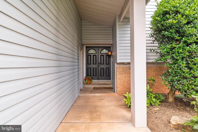 137 S FOX RD, Sterling, VA 20164