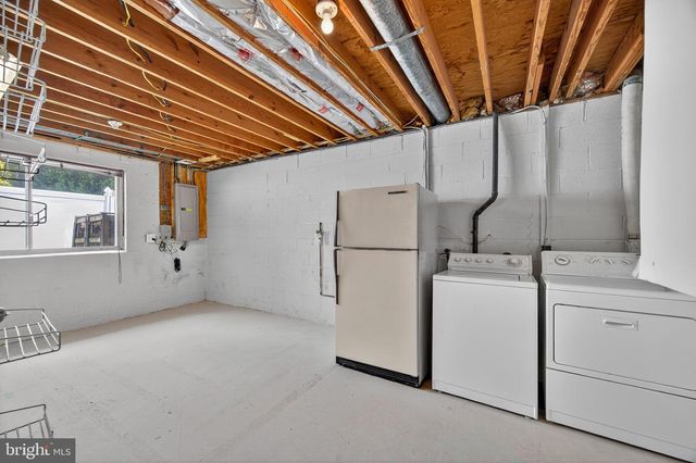 137 S FOX RD, Sterling, VA 20164