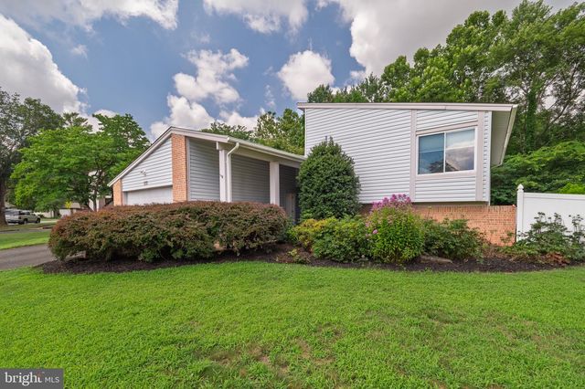 137 S FOX RD, Sterling, VA 20164