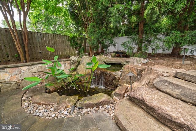 137 S FOX RD, Sterling, VA 20164