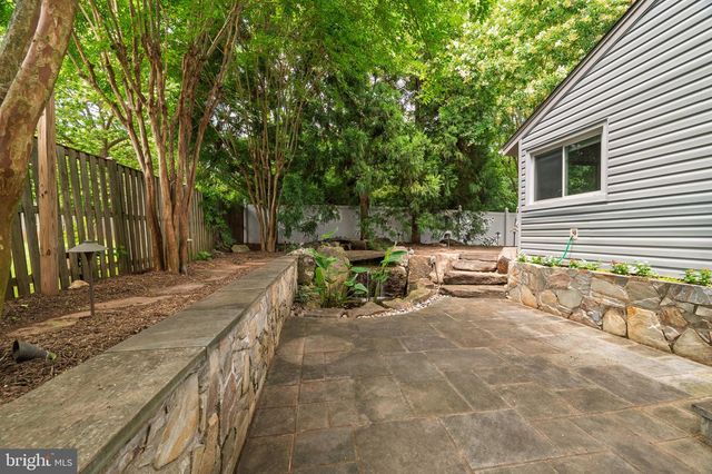 137 S FOX RD, Sterling, VA 20164