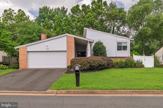 137 S FOX RD, Sterling, VA 20164
