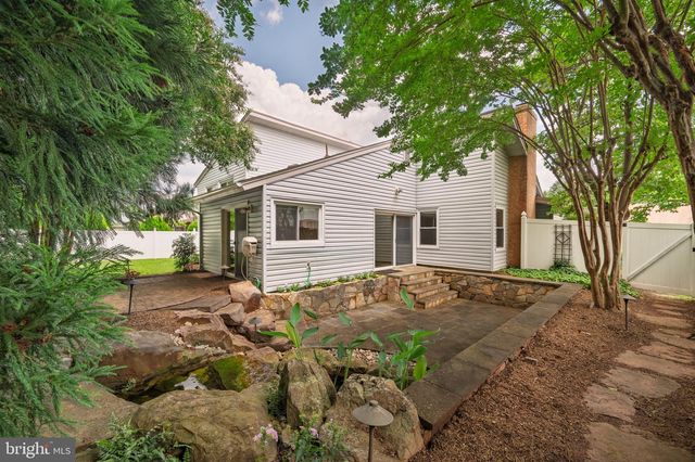 137 S FOX RD, Sterling, VA 20164