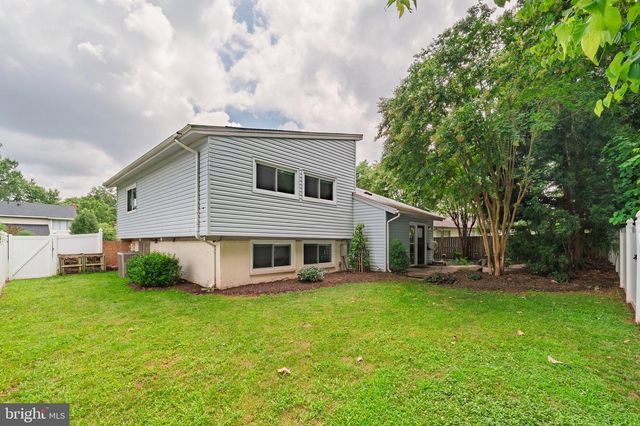 137 S FOX RD, Sterling, VA 20164