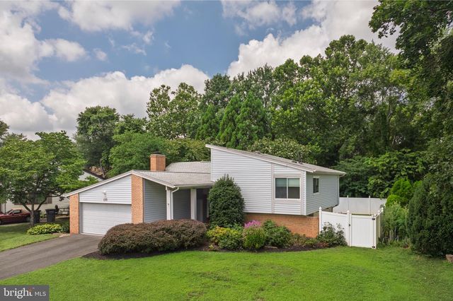 137 S FOX RD, Sterling, VA 20164