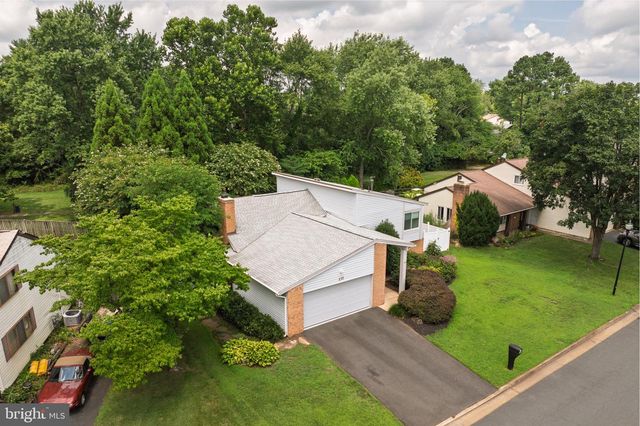 137 S FOX RD, Sterling, VA 20164