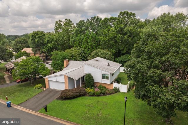 137 S FOX RD, Sterling, VA 20164