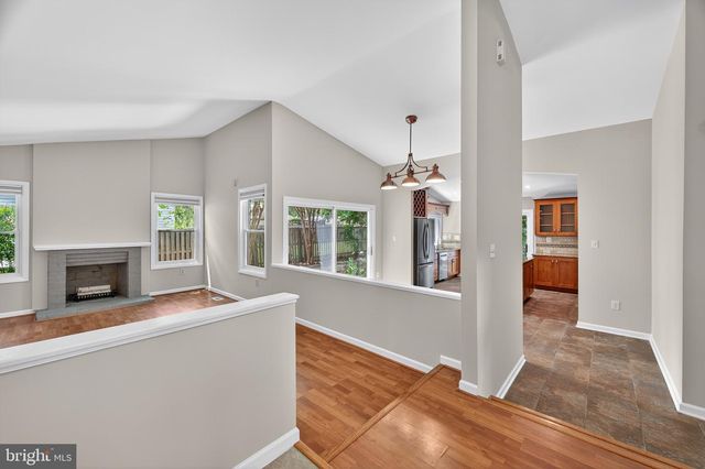 137 S FOX RD, Sterling, VA 20164